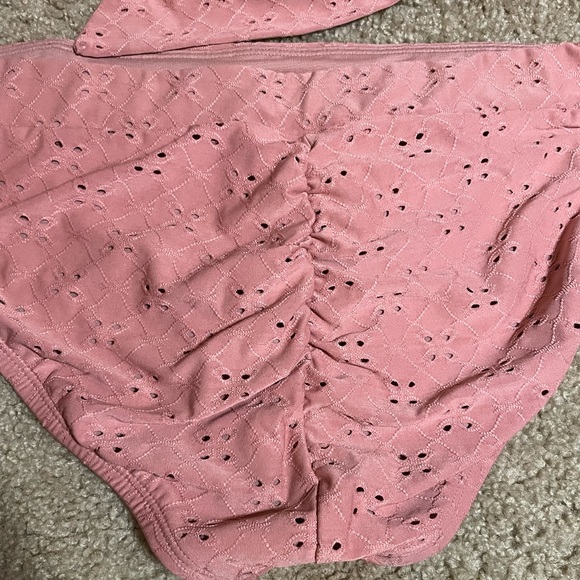 Pink bikini - Picture 2 of 4